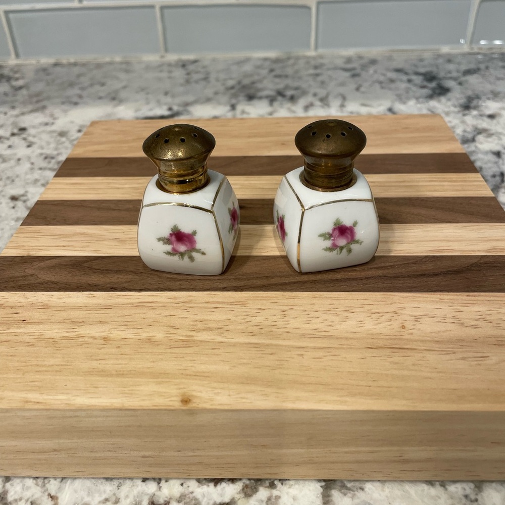 Vintage Irice Ceramic Rose Salt and Pepper Shakers